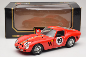Ferrari 250 GTO #19 Rouge Rayures 1962 Bburago 1:18 3011-P3 Métal Moulé — image 8 sur 8