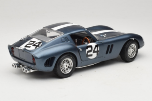 Ferrari 250 GTO #24 Bleu Bande Blanche 1962 Bburago 1:18 3011-B2 Métal Moulé — image 3 sur 8