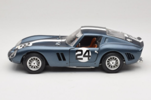 Ferrari 250 GTO #24 Bleu Bande Blanche 1962 Bburago 1:18 3011-B2 Métal Moulé — image 4 sur 8