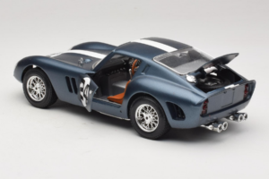 Ferrari 250 GTO #24 Bleu Bande Blanche 1962 Bburago 1:18 3011-B2 Métal Moulé — image 5 sur 8
