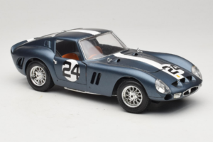 Ferrari 250 GTO #24 Bleu Bande Blanche 1962 Bburago 1:18 3011-B2 Métal Moulé — image 6 sur 8