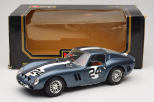 Ferrari 250 GTO #24 Bleu Bande Blanche 1962 Bburago 1:18 3011-B2 Métal Moulé — image 8 sur 8