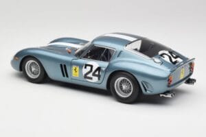 Ferrari 250 GTO #24 P. Rodriguez 12 Hours of Sebring GT3.0 Winner 1962 Kyosho 1:18 08438D Métal Moulé — image 7 sur 8