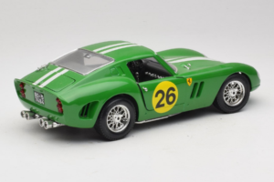 Ferrari 250 GTO #26 Vert Rayures Blanches 1962 Bburago 1:18 3011-G3 Métal Moulé — image 3 sur 8