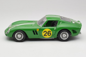 Ferrari 250 GTO #26 Vert Rayures Blanches 1962 Bburago 1:18 3011-G3 Métal Moulé — image 4 sur 8