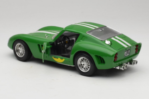 Ferrari 250 GTO #26 Vert Rayures Blanches 1962 Bburago 1:18 3011-G3 Métal Moulé — image 5 sur 8