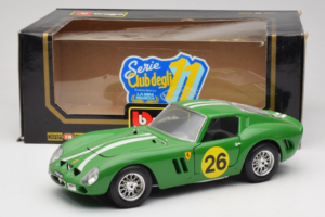 Ferrari 250 GTO #26 Vert Rayures Blanches 1962 Bburago 1:18 3011-G3 Métal Moulé — image 8 sur 8