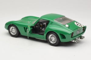 Ferrari 250 GTO #33 Vert Bburago 1:18 3011-G1 Métal Moulé — image 5 sur 8