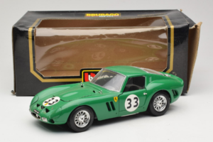 Ferrari 250 GTO #33 Vert Bburago 1:18 3011-G1 Métal Moulé — image 8 sur 8