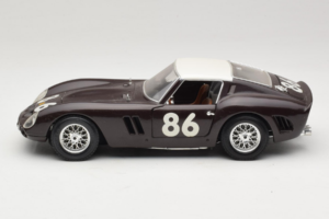 Ferrari 250 GTO #86 Noir Bburago 1:18 3011-B1 Métal Moulé — image 4 sur 8