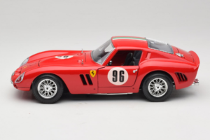 Ferrari 250 GTO #96 Rouge 1962 Bburago 1:18 3011-N1 Métal Moulé — image 4 sur 8