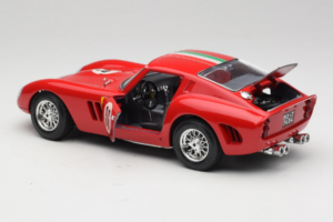 Ferrari 250 GTO #96 Rouge 1962 Bburago 1:18 3011-N1 Métal Moulé — image 5 sur 8