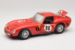 Ferrari 250 GTO #96 Rouge Drapeau Italien 1962 Bburago 1:18 3011-P2 Métal Moulé — image 2 sur 8