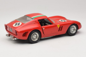 Ferrari 250 GTO #96 Rouge Drapeau Italien 1962 Bburago 1:18 3011-P2 Métal Moulé — image 3 sur 8