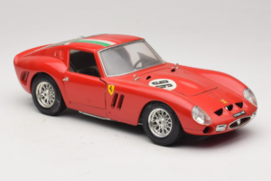 Ferrari 250 GTO #96 Rouge Drapeau Italien 1962 Bburago 1:18 3011-P2 Métal Moulé — image 6 sur 8