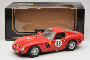 Ferrari 250 GTO #96 Rouge Drapeau Italien 1962 Bburago 1:18 3011-P2 Métal Moulé — image 8 sur 8