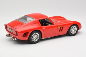 Ferrari 250 GTO Rouge Bburago 1:18 3011 Métal Moulé — image 3 sur 8