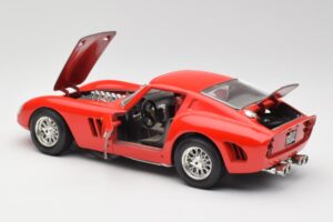 Ferrari 250 GTO Rouge Bburago 1:18 3011 Métal Moulé — image 5 sur 8