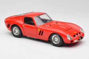 Ferrari 250 GTO Rouge Bburago 1:18 3011 Métal Moulé — image 6 sur 8