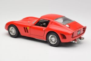 Ferrari 250 GTO Rouge Bburago 1:18 3011 Métal Moulé — image 7 sur 8