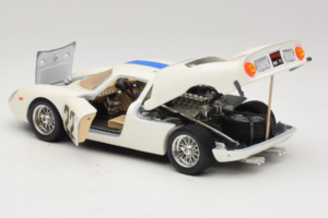 Ferrari 250 LM #22 Blanc 1965 Bburago 1:18 3333-W1 Métal Moulé — image 5 sur 8
