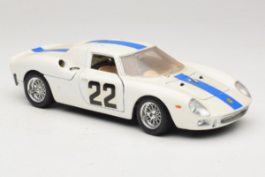 Ferrari 250 LM #22 Blanc 1965 Bburago 1:18 3333-W1 Métal Moulé — image 6 sur 8