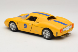 Ferrari 250 LM #9 Jaune 1965 Bburago 1:18 3033-Y1 Métal Moulé — image 7 sur 8