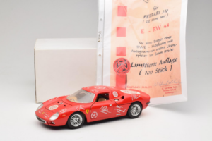 Ferrari 250 LM Rouge Blanc Essen Autographs Édition Limitée Bburago 1:18 3033-P4 Métal Moulé — image 8 sur 8