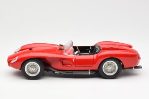 Ferrari 250 Testa Rossa Pontoon Fender Rouge CMC 1:18 M-071 Métal Moulé — image 3 sur 6