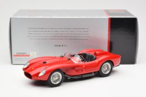Ferrari 250 Testa Rossa Pontoon Fender Rouge CMC 1:18 M-071 Métal Moulé — image 6 sur 6