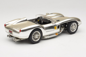 Ferrari 250 Testa Rossa Chrome Argent Bburago 1:18 3007-C1 Métal Moulé — image 3 sur 8
