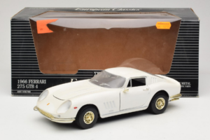 Ferrari 275 GTB/4 Blanc ERTL 1:18 7493 Métal Moulé — image 8 sur 8