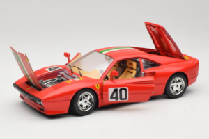 Ferrari 288 GTO #40 Rouge Drapeau Italien 1984 Bburago 1:18 3027-P1 Métal Moulé — image 2 sur 8
