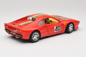 Ferrari 288 GTO #40 Rouge Drapeau Italien 1984 Bburago 1:18 3027-P1 Métal Moulé — image 3 sur 8