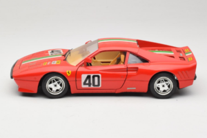 Ferrari 288 GTO #40 Rouge Drapeau Italien 1984 Bburago 1:18 3027-P1 Métal Moulé — image 4 sur 8