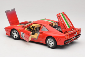 Ferrari 288 GTO #40 Rouge Drapeau Italien 1984 Bburago 1:18 3027-P1 Métal Moulé — image 5 sur 8