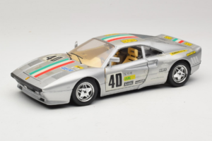 Ferrari 288 GTO #40 Argent 1984 Bburago 1:18 3027-S1 Métal Moulé