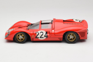 Ferrari 330 P4 #224 Rouge 1967 Revell 1:18 48825-P2 Métal Moulé — image 4 sur 7