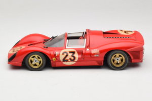 Ferrari 330 P4 #23 L. Bandini / C. Amon 24 Hours of Daytona Winner 1967 Revell 1:18 48833 Métal Moulé — image 4 sur 8