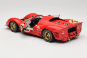 Ferrari 330 P4 #23 L. Bandini / C. Amon 24 Hours of Daytona Winner 1967 Revell 1:18 48833 Métal Moulé — image 5 sur 8
