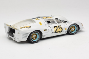 Ferrari 330 P4 #25 Blanc Revell 1:18 48845 Métal Moulé — image 3 sur 8