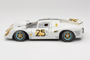Ferrari 330 P4 #25 Blanc Revell 1:18 48845 Métal Moulé — image 4 sur 8