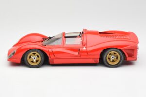 Ferrari 330 P4 Rouge 1967 Revell 1:18 48822 Métal Moulé — image 4 sur 8