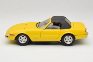 Ferrari 365 GTS/4 Daytona Cabriolet Jaune Techno Giodi 1:18 740028 Métal Moulé — image 4 sur 8