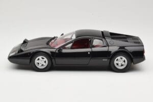 Ferrari 365 GT4/BB Noir Kyosho 1:18 08173K Métal Moulé — image 4 sur 8