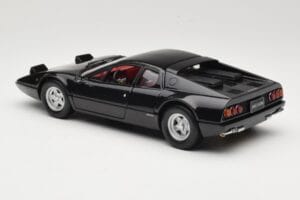 Ferrari 365 GT4/BB Noir Kyosho 1:18 08173K Métal Moulé — image 7 sur 8