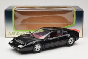 Ferrari 365 GT4/BB Noir Kyosho 1:18 08173K Métal Moulé — image 8 sur 8