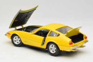 Ferrari 365 GTB/4 Daytona Jaune Techno Giodi 1:18 40011-Y1 Métal Moulé — image 4 sur 7