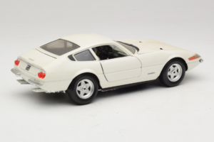 Ferrari 365 GTB/4 Daytona Berlina Blanc Techno Giodi 1:18 74007 Métal Moulé — image 3 sur 8
