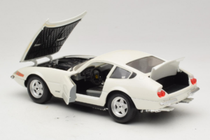 Ferrari 365 GTB/4 Daytona Berlina Blanc Techno Giodi 1:18 74007 Métal Moulé — image 5 sur 8